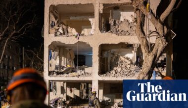 Almost 100 wounded in Iranian missile strikes on southern Israel | Israel