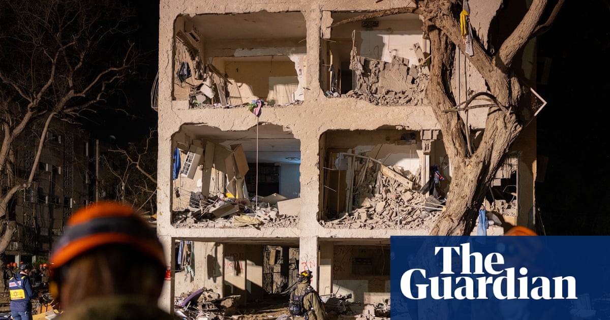 Almost 100 wounded in Iranian missile strikes on southern Israel | Israel