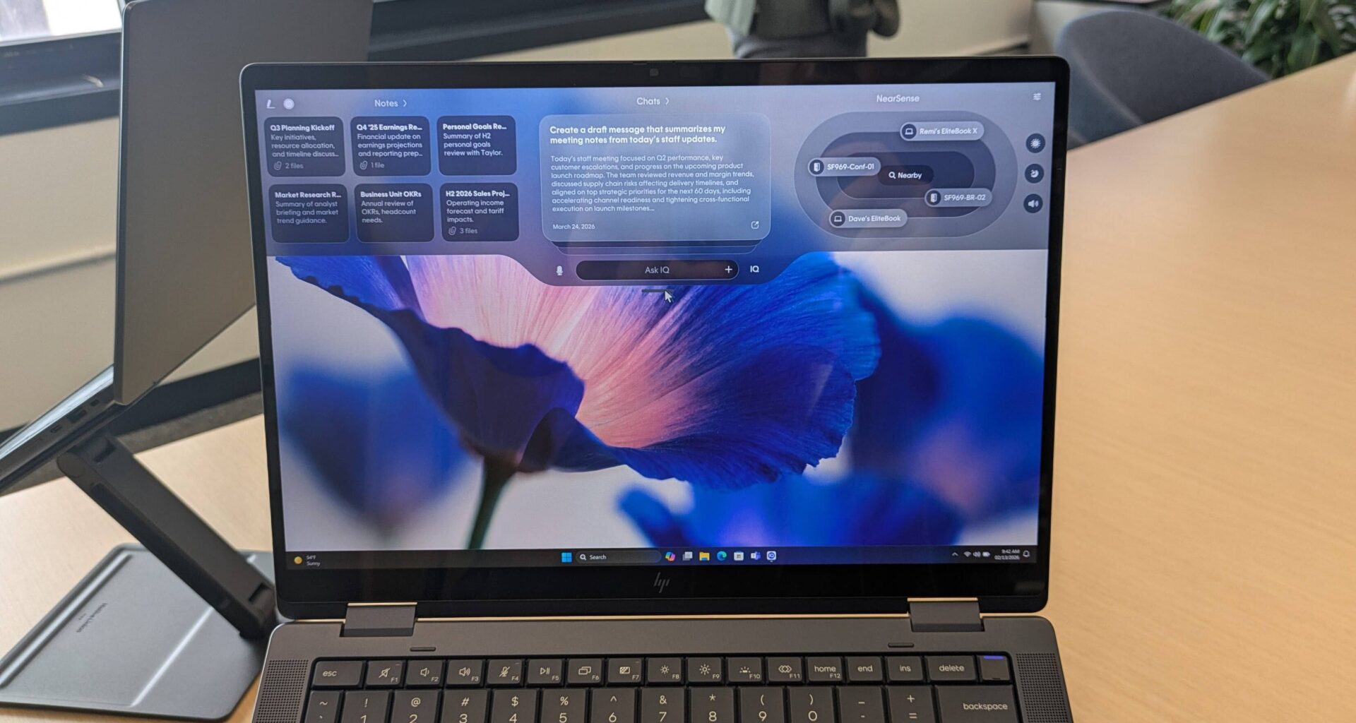 HP IQ with meetings, chats, and NearSense features