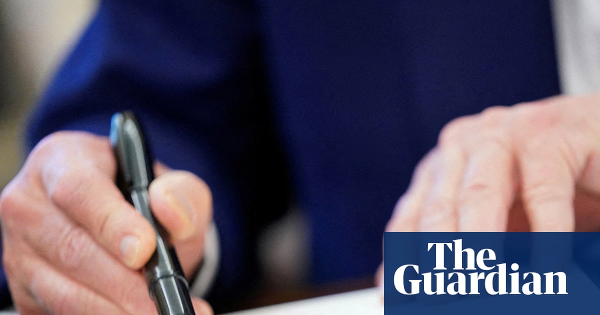 Trump signature to appear on US bills in first for sitting president | Donald Trump