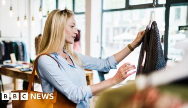 'Ripple of fear' over Iran war hits consumer confidence - BBC