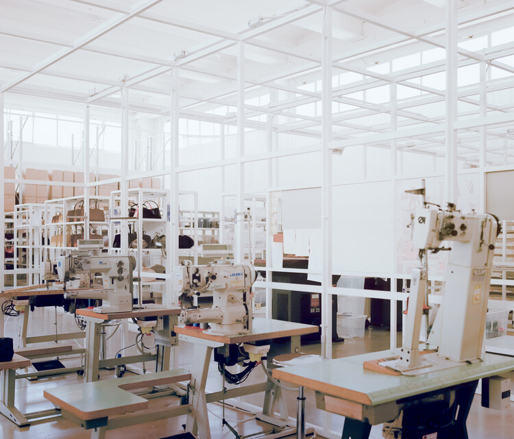 Logistics Landscapes: The Architecture of the 24-Hour Supply Chain - Image 5 of 14