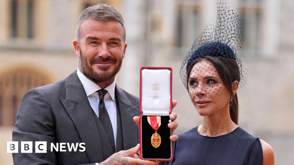 Beckhams' 'Blackpool' lighting plans irk neighbours - BBC