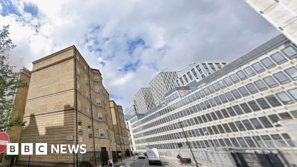 Farmanullah Sherzad named as man stabbed to death in London - BBC