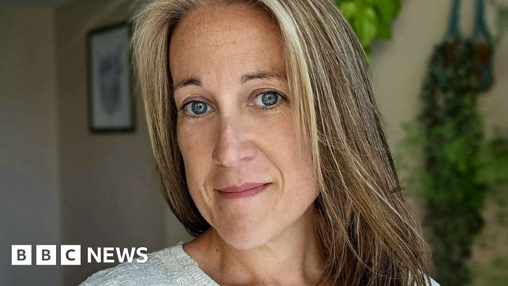 'I sent eight letters': Drivers hope for payout from car finance redress scheme - BBC