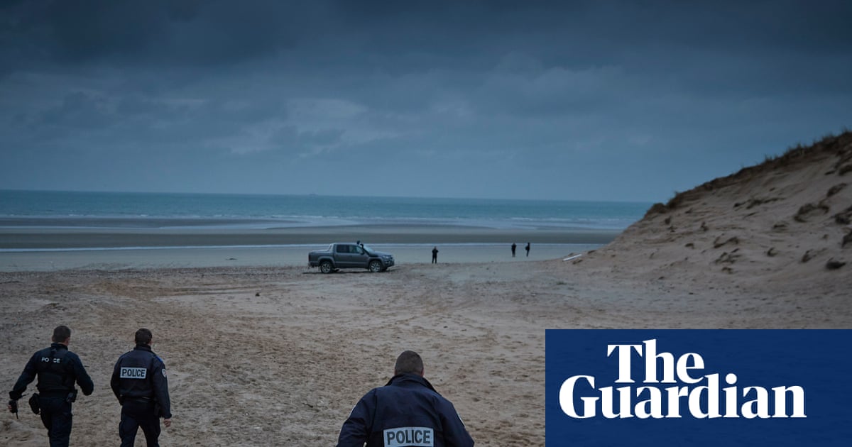 UK to pay France extra £16m in stopgap deal to patrol Channel beaches | Immigration and asylum
