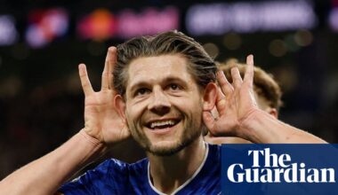 Burnley fans turn up heat on Parker after Everton push them towards drop | Premier League