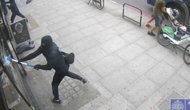 Moment masked raider attacks London store with sledgehammer as gang jailed for £100,000 crime spree - London Evening Standard
