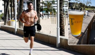 Mark Wright spotted playing golf in Mallorca