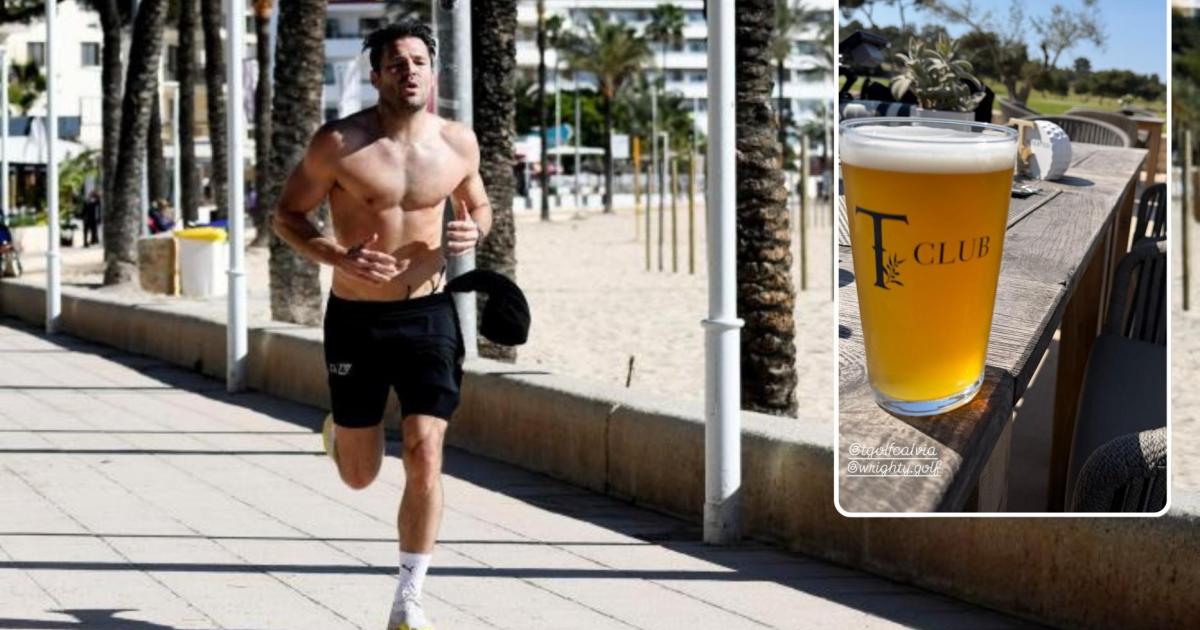 Mark Wright spotted playing golf in Mallorca