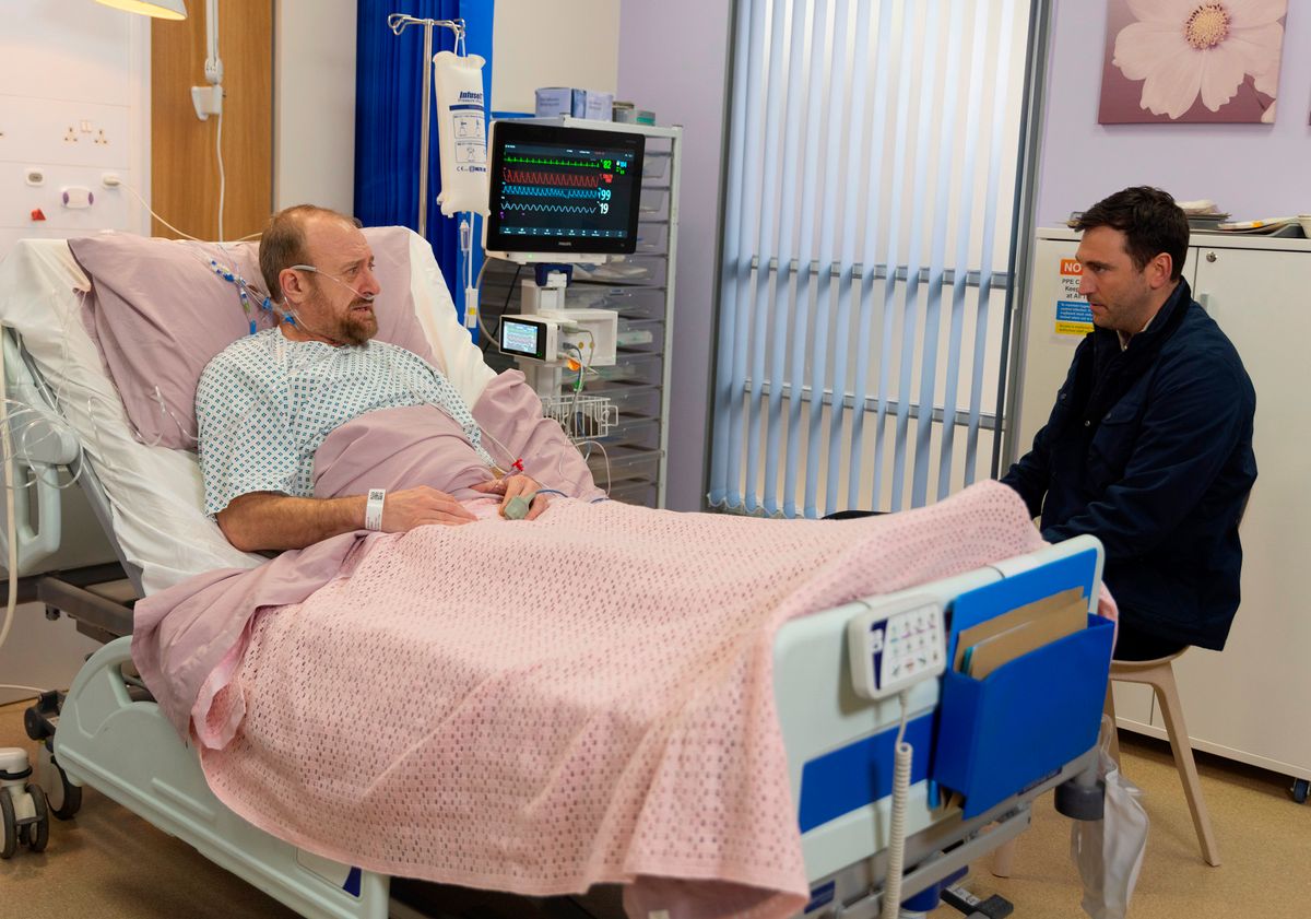 Lisa reveals that Mal has regained consciousness, so Kit visits him in hospital