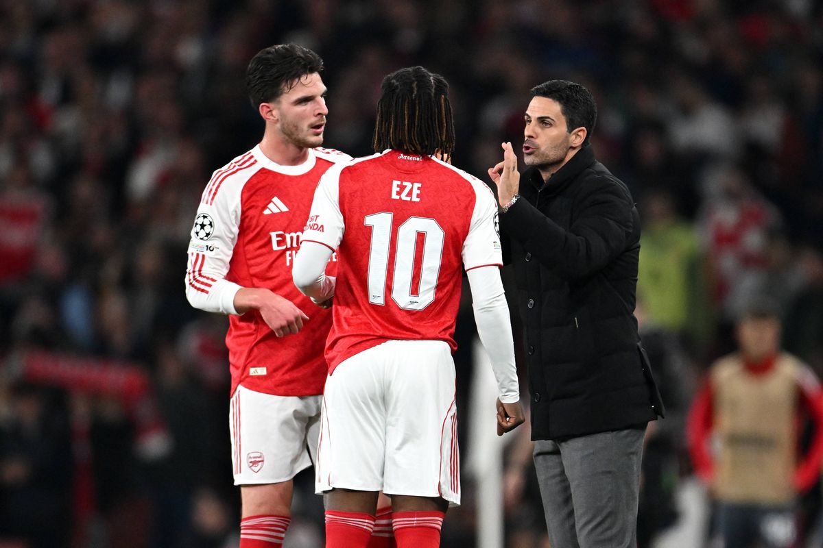 Mikel Arteta, Manager of Arsenal, interacts with Declan Rice and Eberechi Eze of Arsenal during the UEFA Champions League 2025/26 League Phase MD2 match between Arsenal FC and Olympiacos FC at Arsenal Stadium on October 01, 2025 in London, England. 