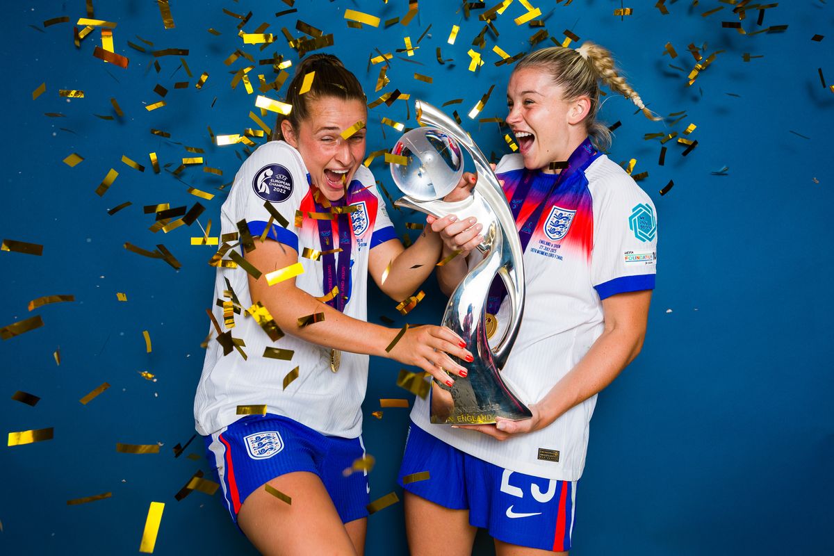 England stars Ella Toone and Alessia Russo pose with the UEFA Women's EURO trophy