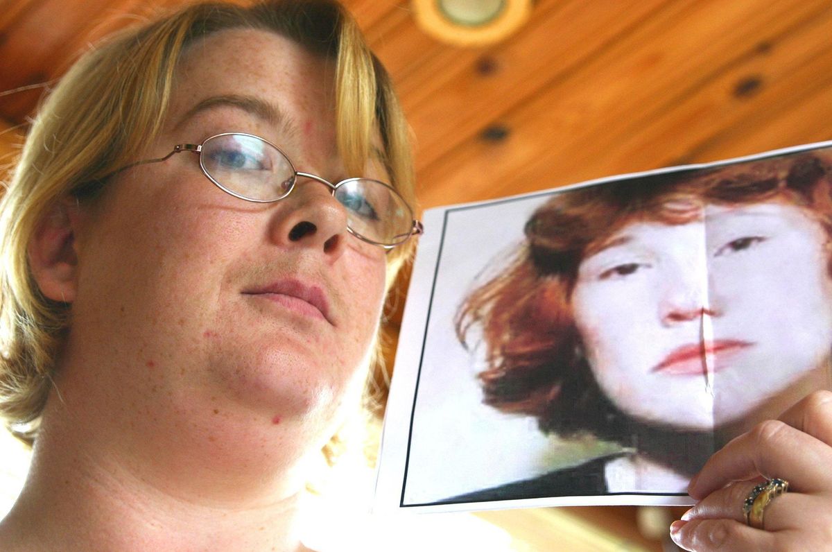 Karen Meek holds a picture of Maxine Carr