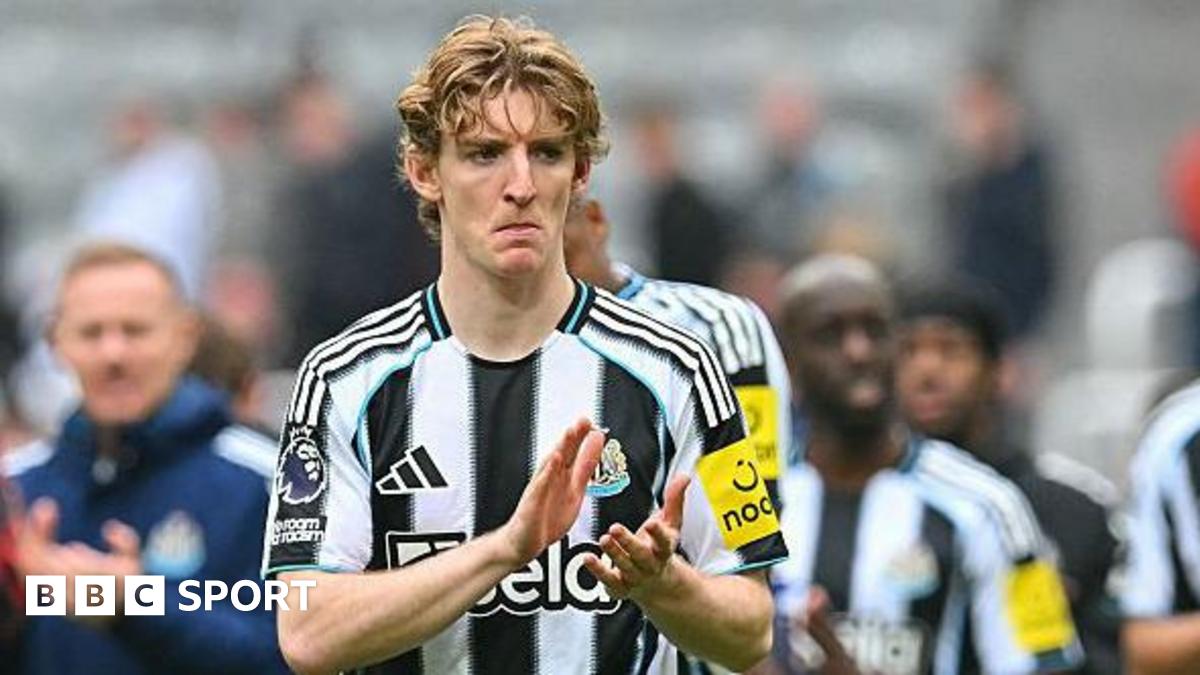 Anthony Gordon applauds Newcastle fans after the Sunderland defeat