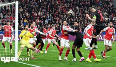 Andrich scores from corner for Leverkusen