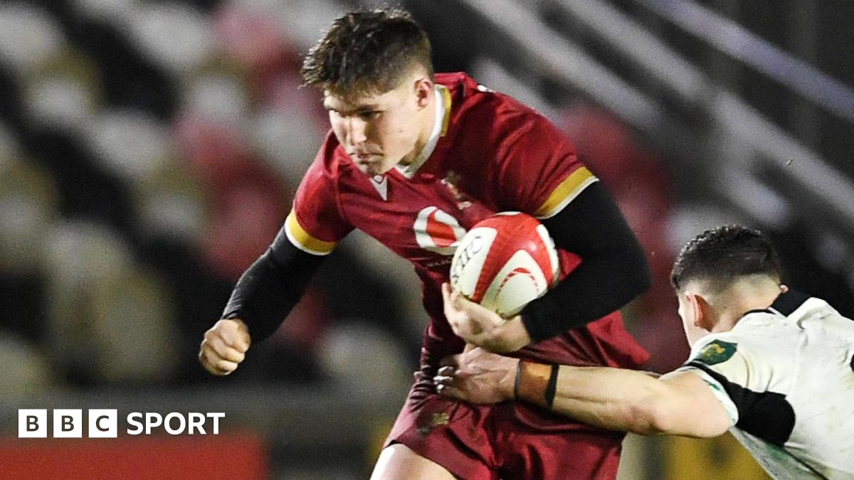 Steffan Emanuel carries the ball for Wales Under-20s against Ireland
