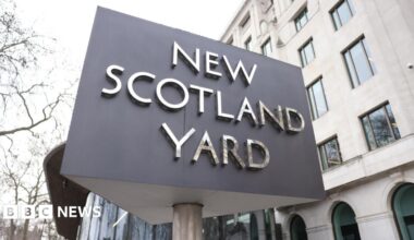 Eighteen protestors were arrested outside New Scotland Yard over their support for Palestine Action.