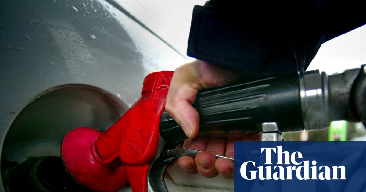 Chris Bowen urges motorists not to panic-buy petrol as oil prices jump amid Iran conflict | Transport