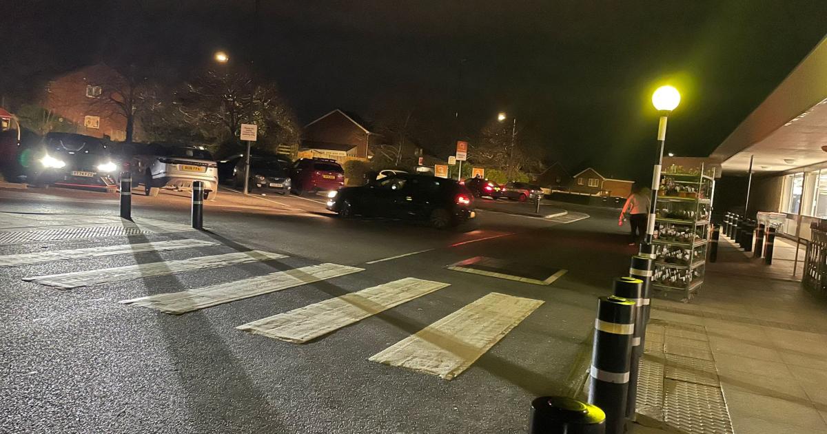 Sainsbury's Blackpole car park 'in darkness' but shop 'open'
