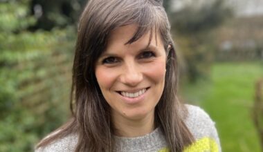 Two Hampshire schools announce full smartphone ban