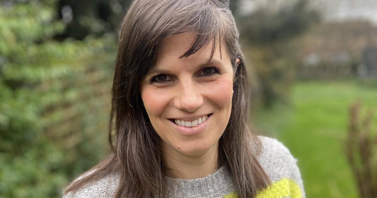 Two Hampshire schools announce full smartphone ban