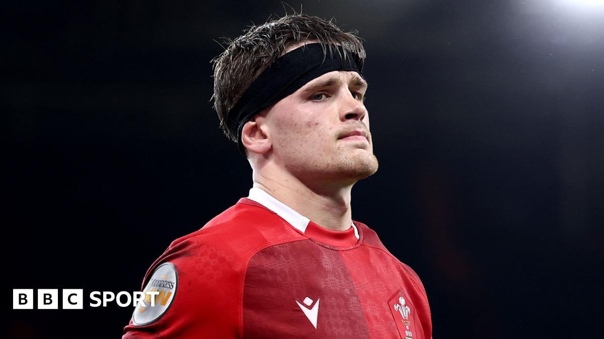 Alex Mann playing for Wales against Scotland