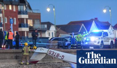 Pilot ‘crawls out’ after plane crashes on to beach in Gosport | Hampshire