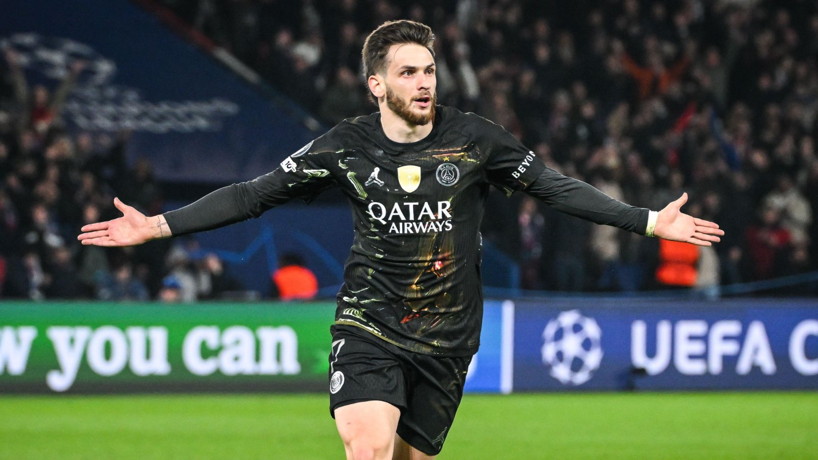 Kvaratskhelia must slam shut 'open' door from PSG to avoid fun sponge Arteta