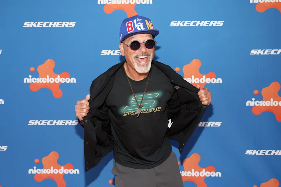 Howie Mandel attends the 17th annual Skechers Pier to Pier Friendship Walk in Manhattan Beach, California, on Oct. 19, 2025.