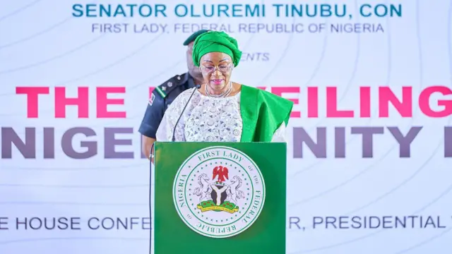 Nigeria First Lady. Oluremi Tinubu dey talk from a podium