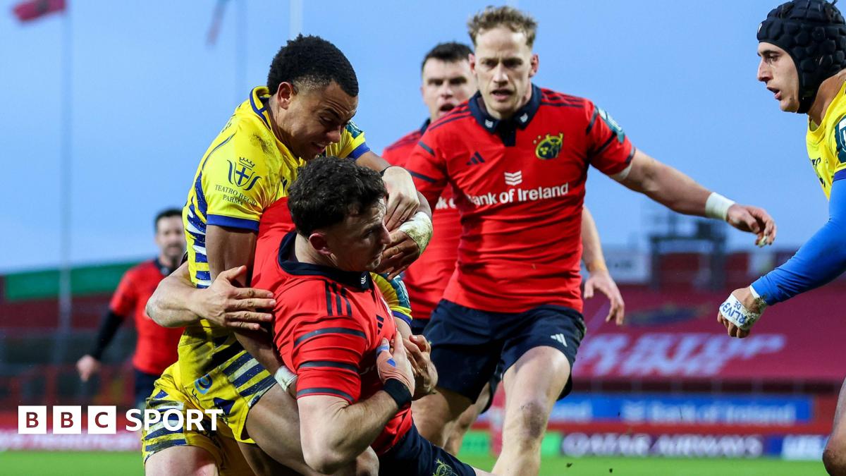 Shane Daly scores Munster's first try of the game