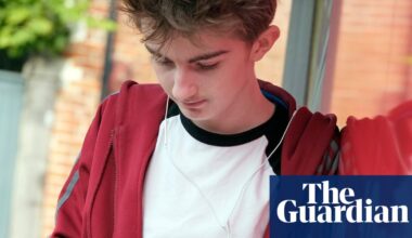 Hundreds of UK teenagers to pilot social media bans and restrictions | Social media ban