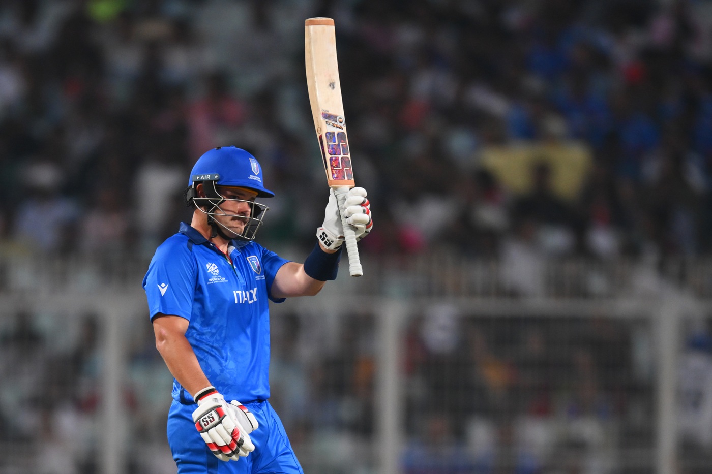 Benny and the jets: Manenti's innings had something of England's philosophy about it