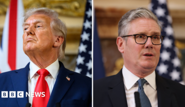 Trump is seen on the left, wearing a red tie and his usual pin featuring the American flag. Starmer is on the right, wearing his customary black-rimmed glasses.