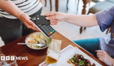 Person paying for food in a restaurant using contactless card