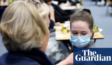 Meningitis B vaccine scheme widened to include some year 11 pupils in Kent | Meningitis