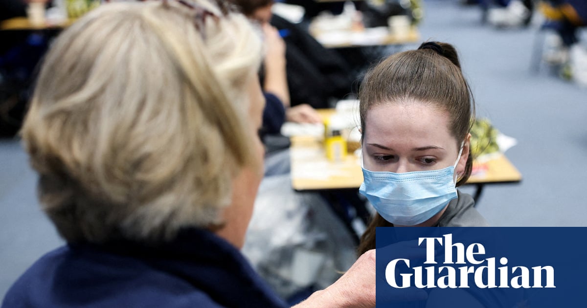 Meningitis B vaccine scheme widened to include some year 11 pupils in Kent | Meningitis