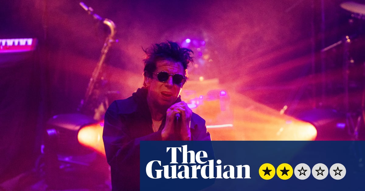Echo and the Bunnymen – Ian McCulloch leaves it to the crowd to sing these timelessly great songs | Echo & the Bunnymen
