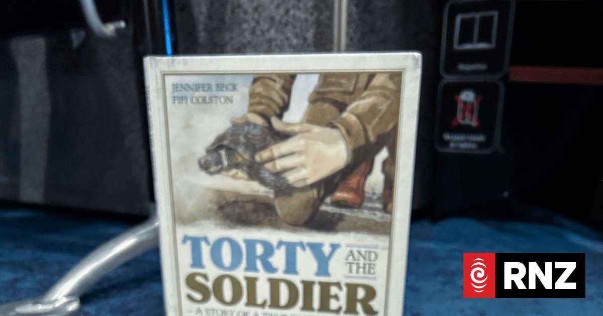 Torty the tortoise, who survived World War I, visits Te Papa exhibit which tells her story