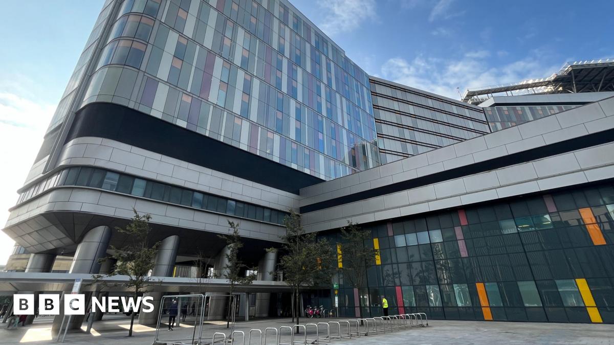 Glasgow QEUH hospital seeks to rebuild ward after mould and defects