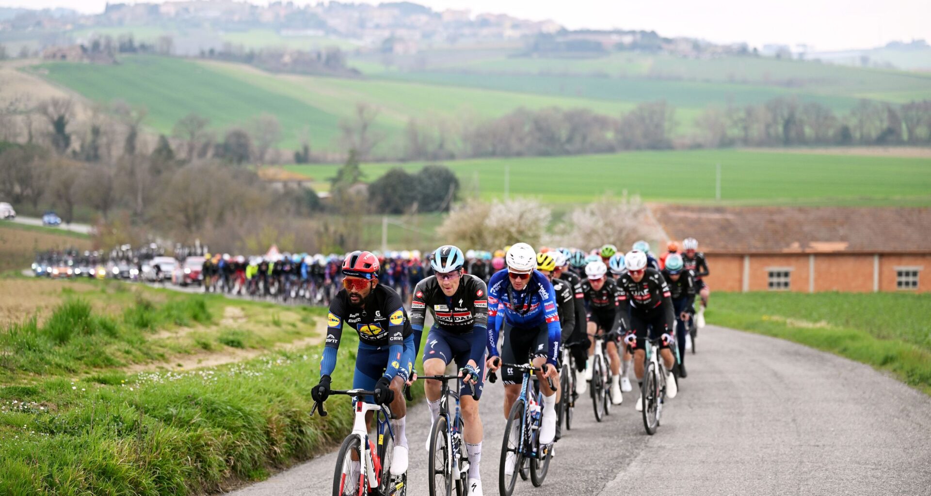 Tirreno-Adriatico stage 3 LIVE - Race all together after solo break took KOM points