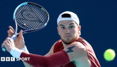 Jack Draper playing a backhand