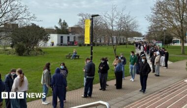 Meningitis outbreak live: Students queue for antibiotics as tribute paid to teenager who died in Kent