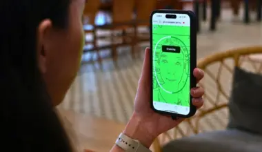 One way to screen and prevent users estimated to be under 18 years old from downloading inappropriate apps is through facial scanning.