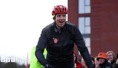 Greg James reaches York in Comic Relief bike ride