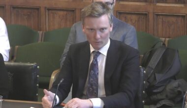 'Stay in work' plea to older people as UK state pension age rises | Politics | News