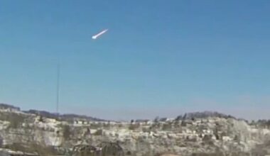 Insane moment 45,000mph meteor explodes in huge boom heard for miles | World | News