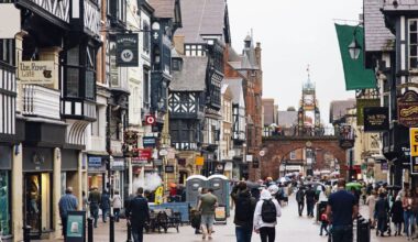 Quiz clothing in administration: Huge discounts up to 50% off in UK stores | UK | News