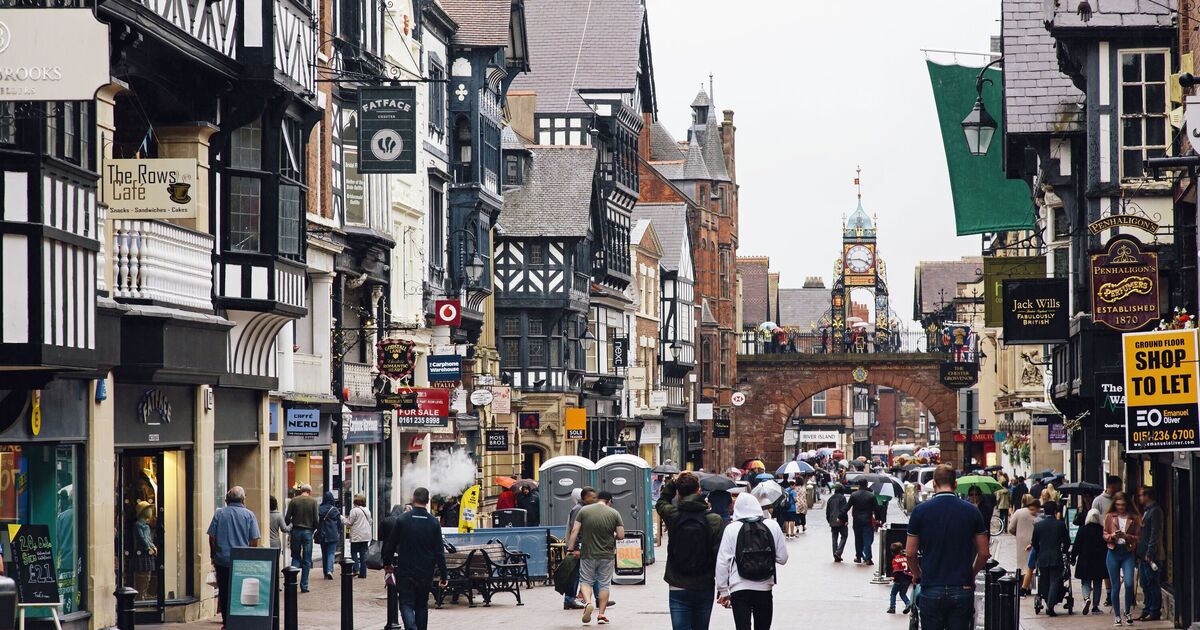 Quiz clothing in administration: Huge discounts up to 50% off in UK stores | UK | News